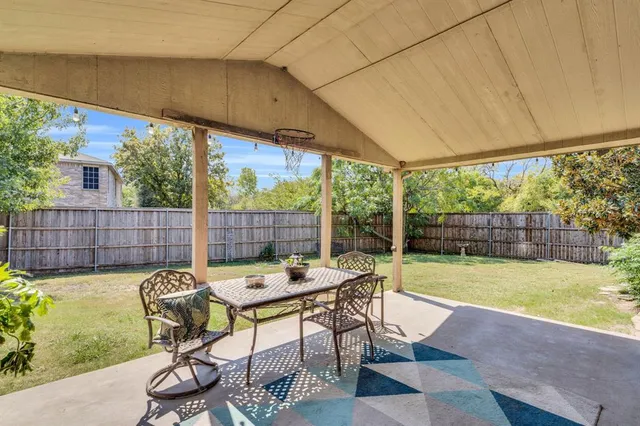 a picture of a wall with a white wall and a white wall