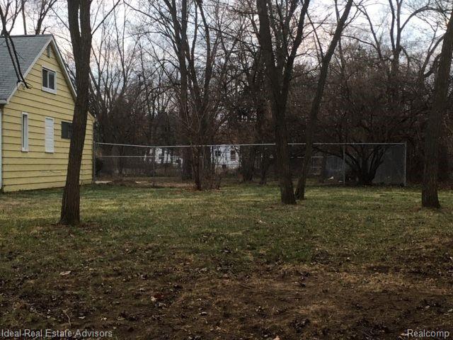 21421 Greenview Road Southfield, MI 48075 - Photo 30 of 34 IMG_7240.JPG