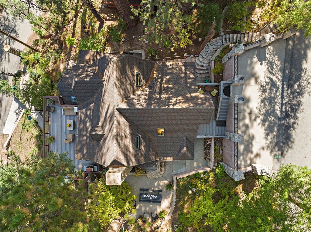 400 Cottage Grove Road Lake Arrowhead, CA 92352 - Photo 14 of 75 front view of a house with a yard