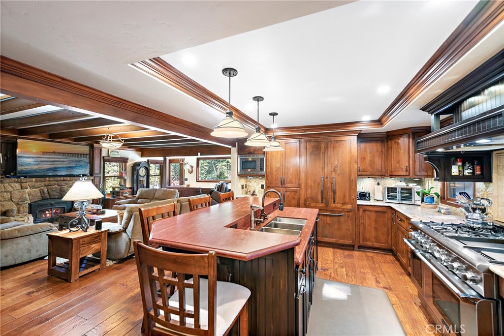 400 Cottage Grove Road Lake Arrowhead, CA 92352 - Photo 21 of 75 a outdoor dining space with furniture and wooden floor