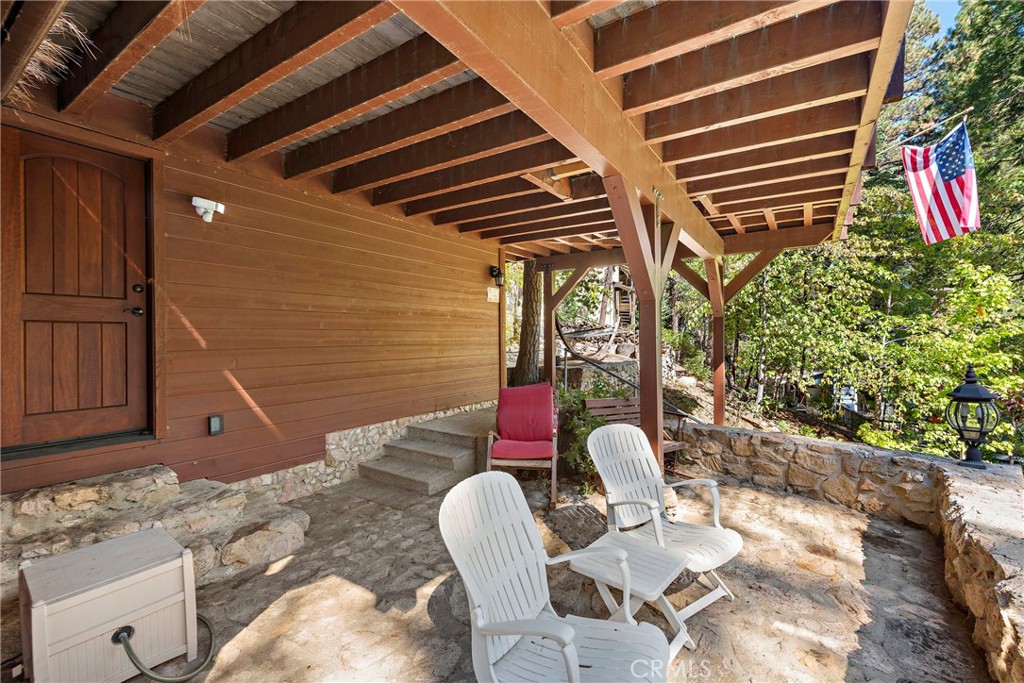 400 Cottage Grove Road Lake Arrowhead, CA 92352 - Photo 67 of 75 a backyard of a house with seating space
