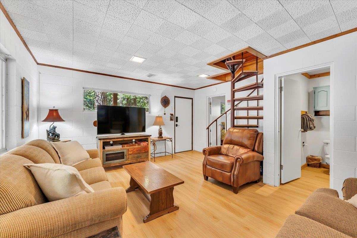 5520 Sacramento Avenue Homewood, CA 96141 - Photo 16 of 28 a living room with furniture and a flat screen tv