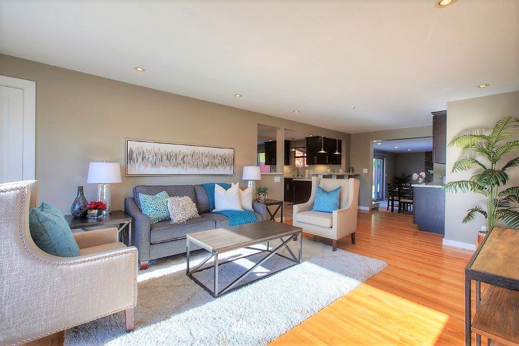 3516 Southwest 108th Street Seattle, WA 98146 - Photo 2 of 25 Gallery Image 2