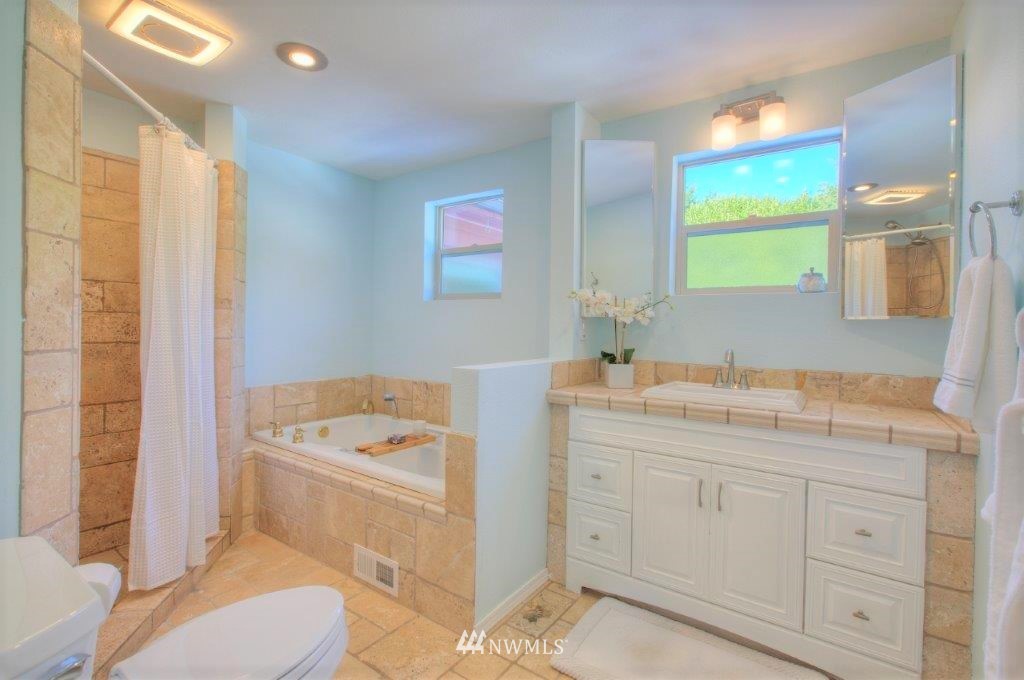 3516 Southwest 108th Street Seattle, WA 98146 - Photo 19 of 25 Gallery Image 19