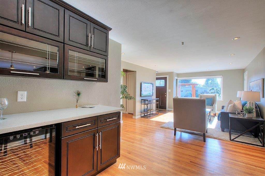 3516 Southwest 108th Street Seattle, WA 98146 - Photo 5 of 25 Gallery Image 5
