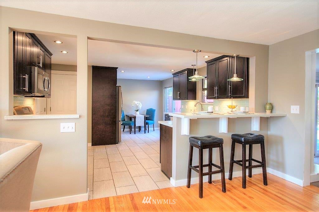 3516 Southwest 108th Street Seattle, WA 98146 - Photo 6 of 25 Gallery Image 6