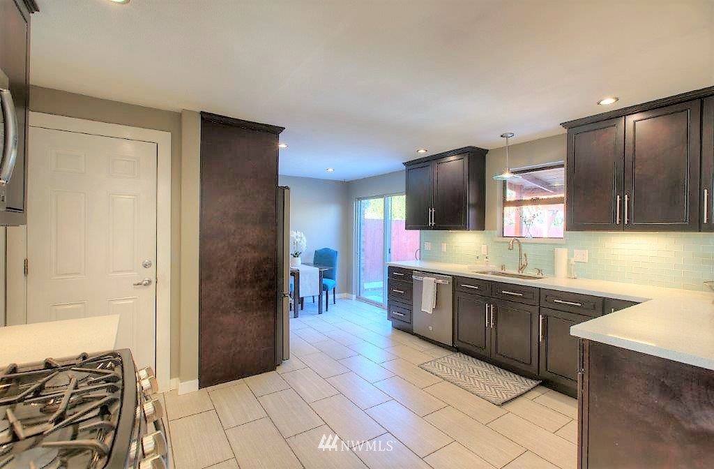 3516 Southwest 108th Street Seattle, WA 98146 - Photo 8 of 25 Gallery Image 8