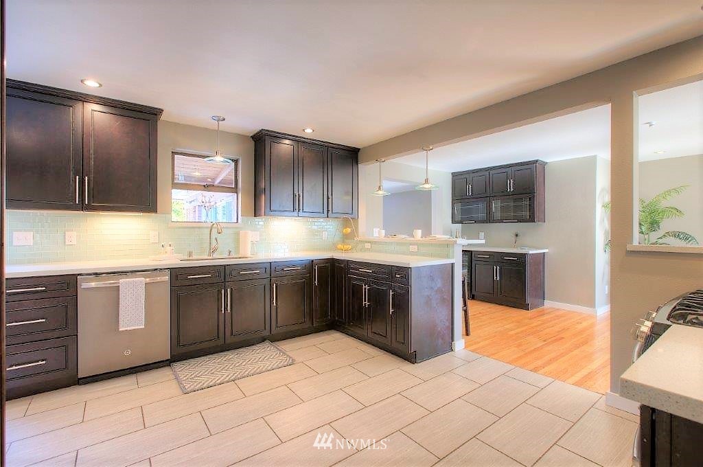 3516 Southwest 108th Street Seattle, WA 98146 - Photo 9 of 25 Gallery Image 9
