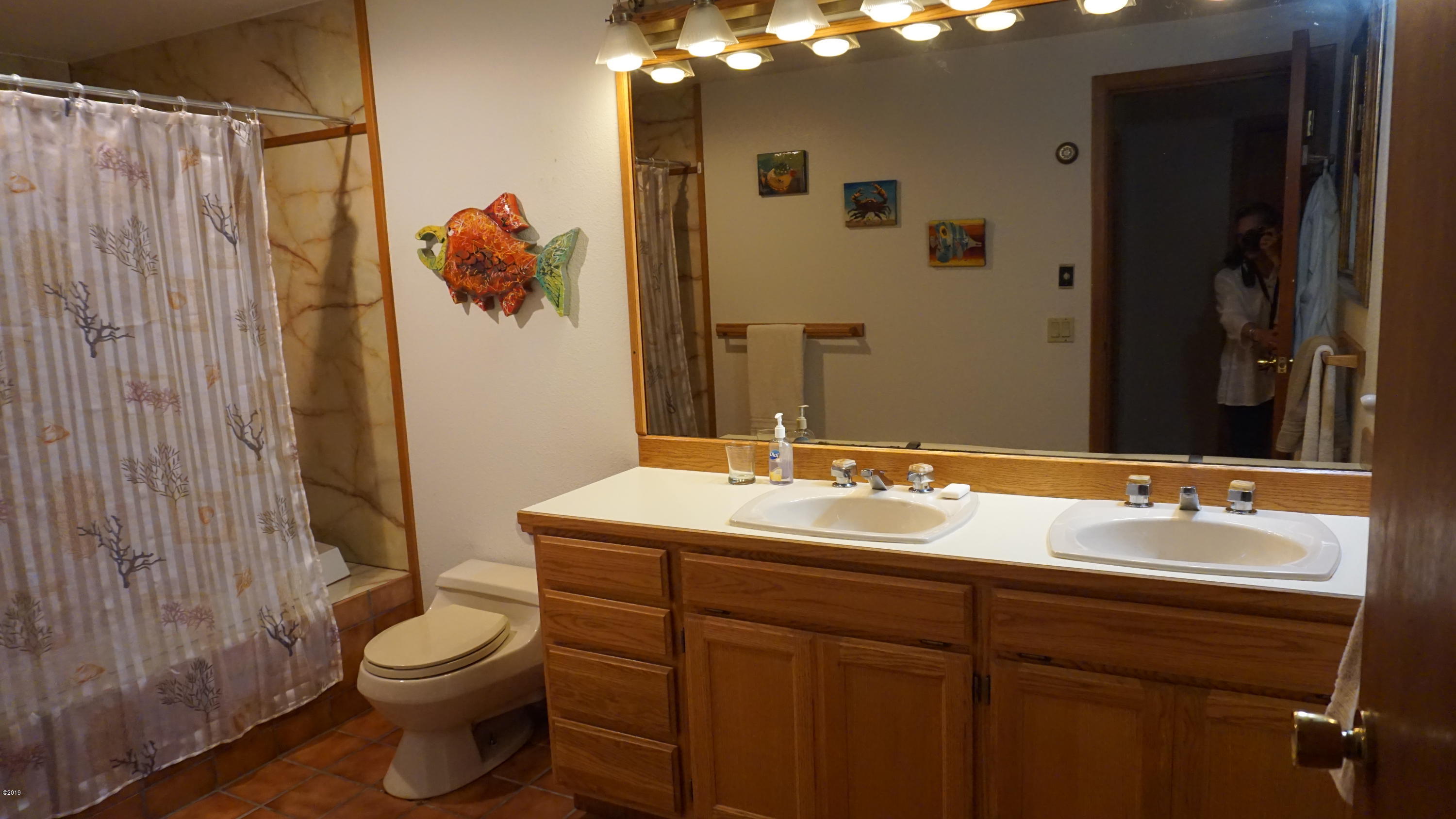 80 Reeves Circle Yachats, OR 97498 - Photo 25 of 30 Guest Suite
