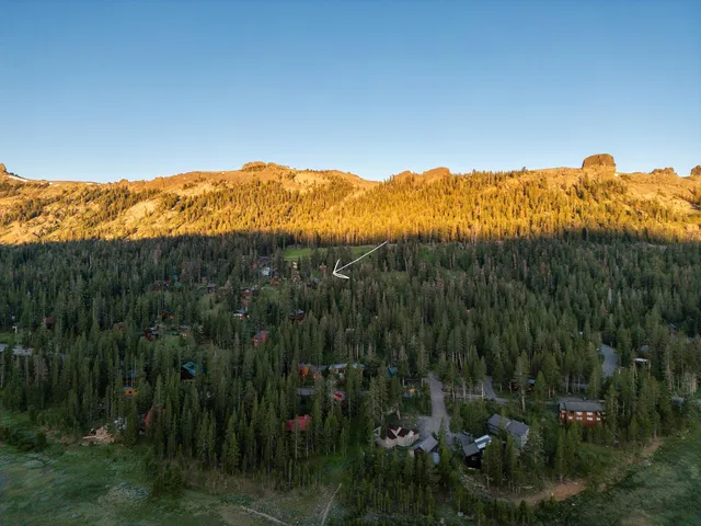 a view of residential houses with green space