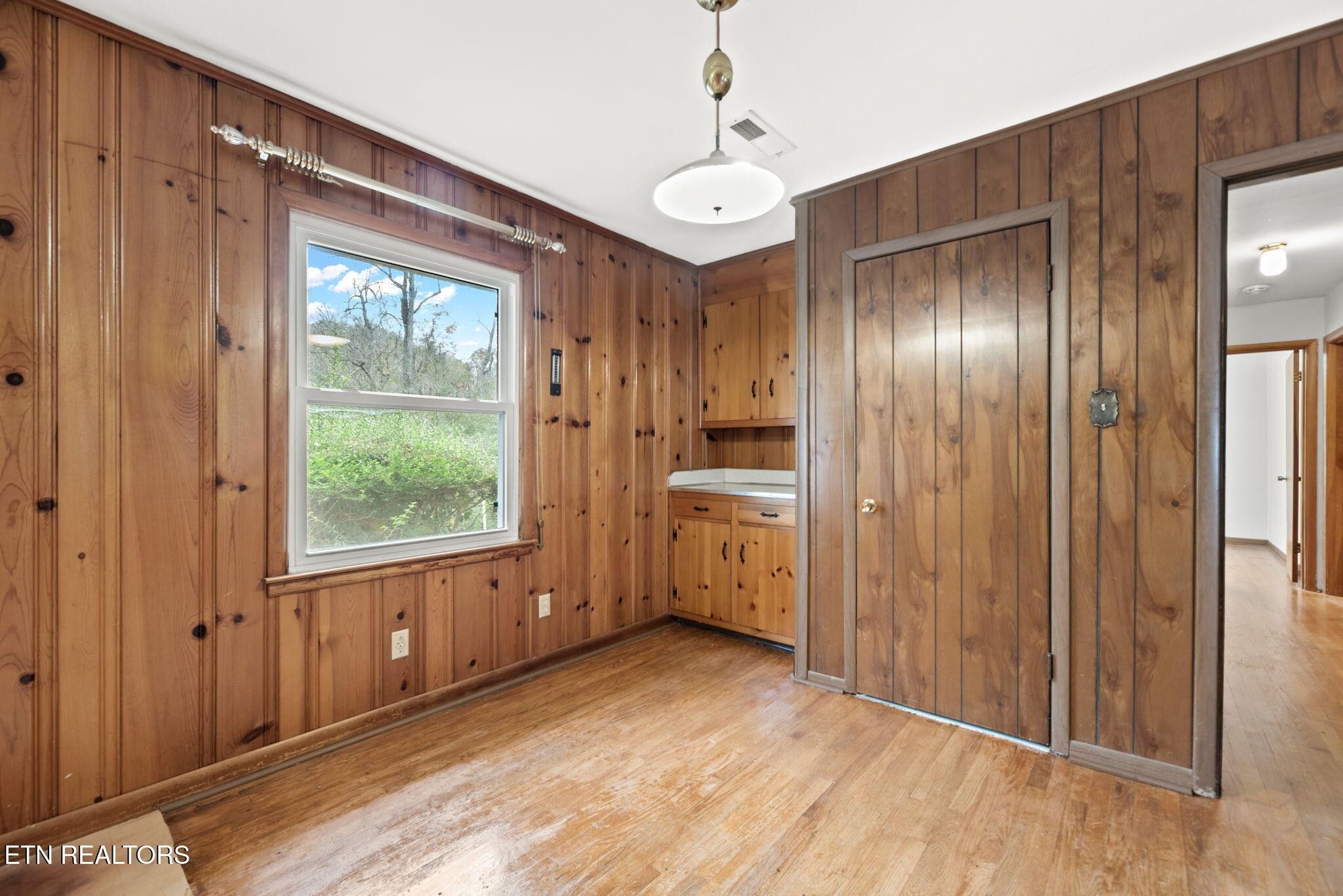 352 Walnut Valley Road Clinton, TN 37716 - Photo 6 of 36 a view of a refrigerator in kitchen and wooden floor