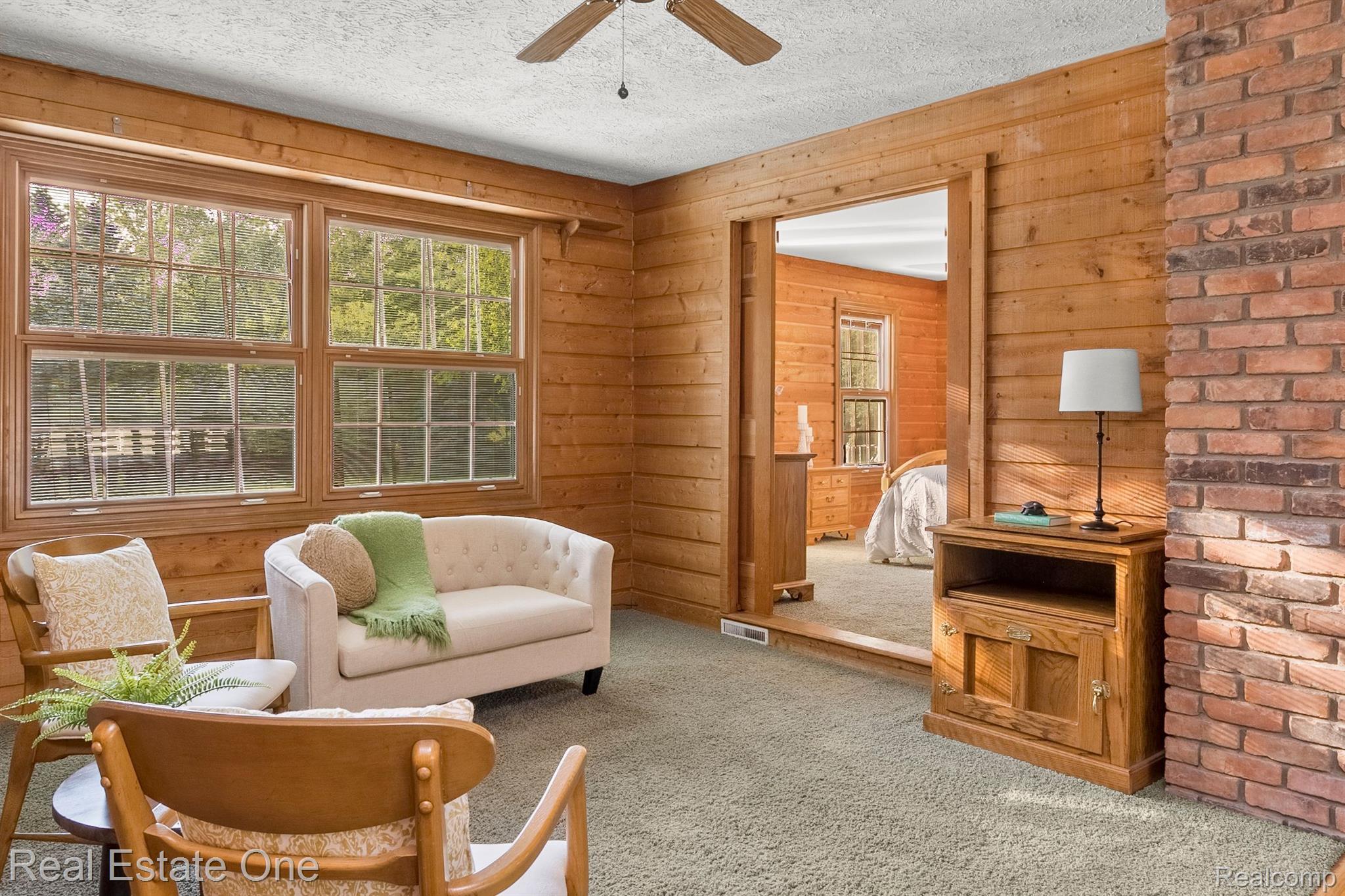 11260 Hartland Road Fenton, MI 48430 - Photo 24 of 73 Breezeway/sitting rm is perfect for office space