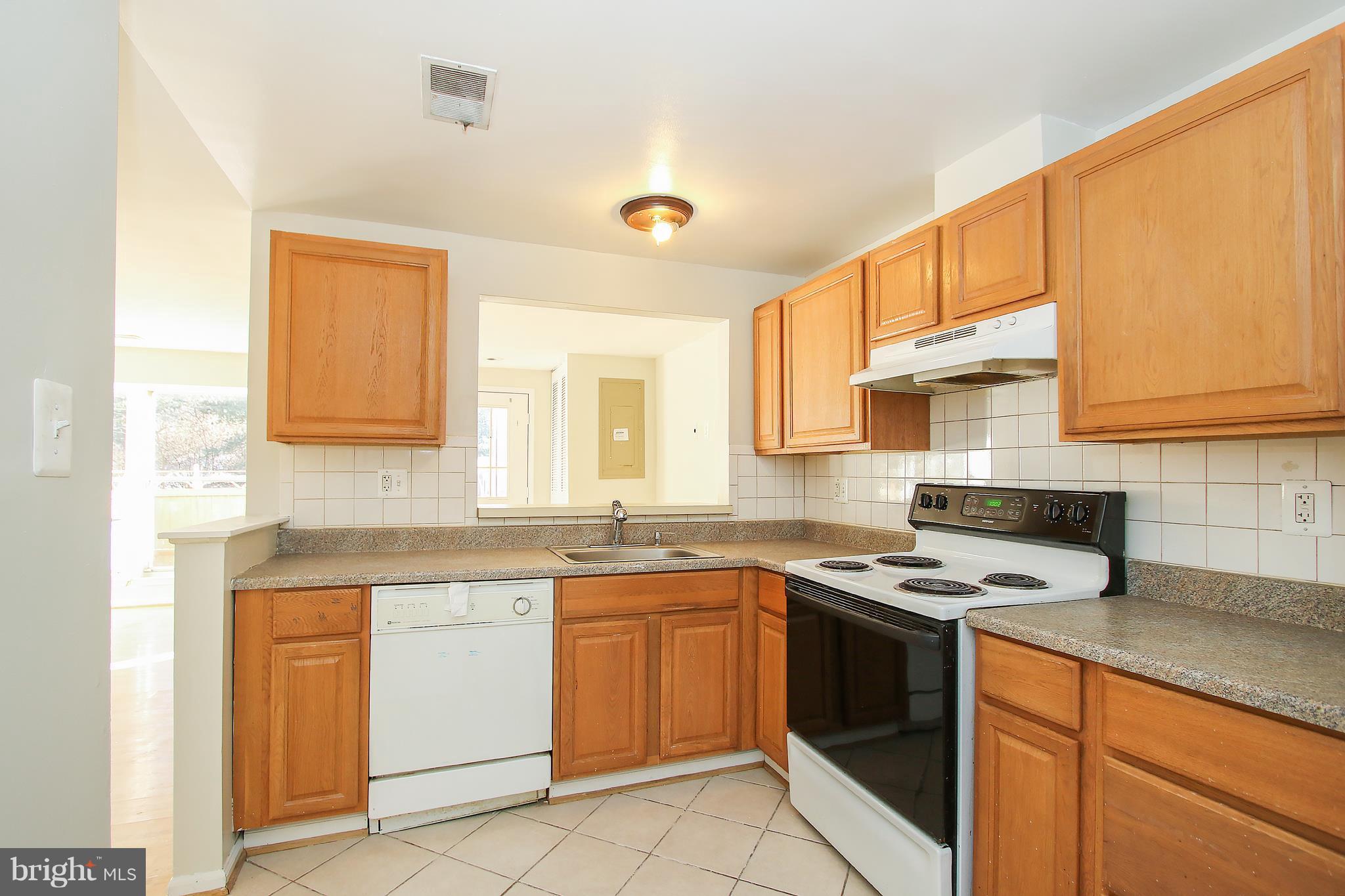 428 Legato Terrace Silver Spring, MD 20901 - Photo 6 of 14 Kitchen
