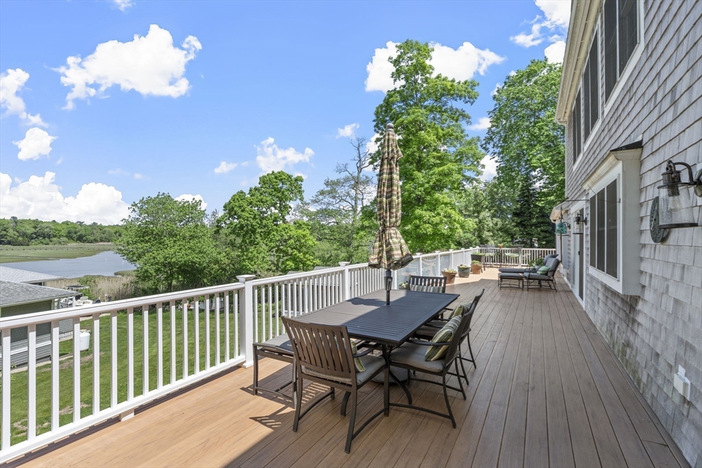 102 Riverside Circle Marshfield, MA 02050 - Photo 5 of 42