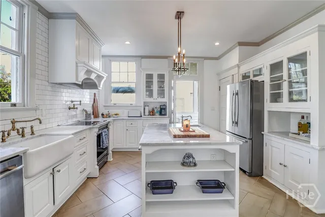 $10,000 | 602 East Victory Drive, Savannah, GA 31405