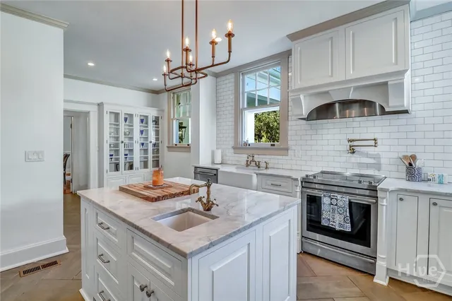 $10,000 | 602 East Victory Drive, Savannah, GA 31405