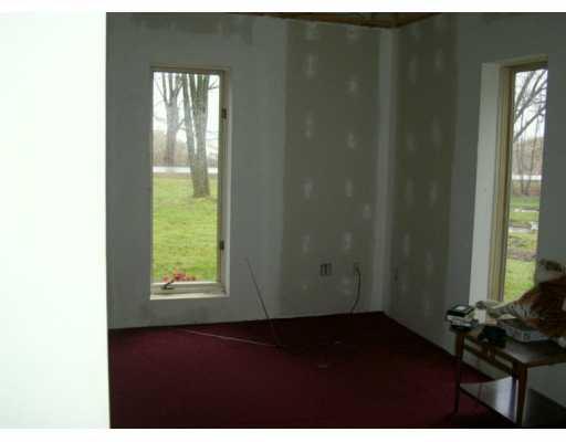 756 West Old Rte 422 Butler, PA 16001 - Photo 4 of 6 Living Room.