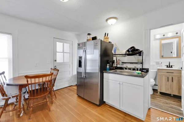 a close up view of a washer and dryer