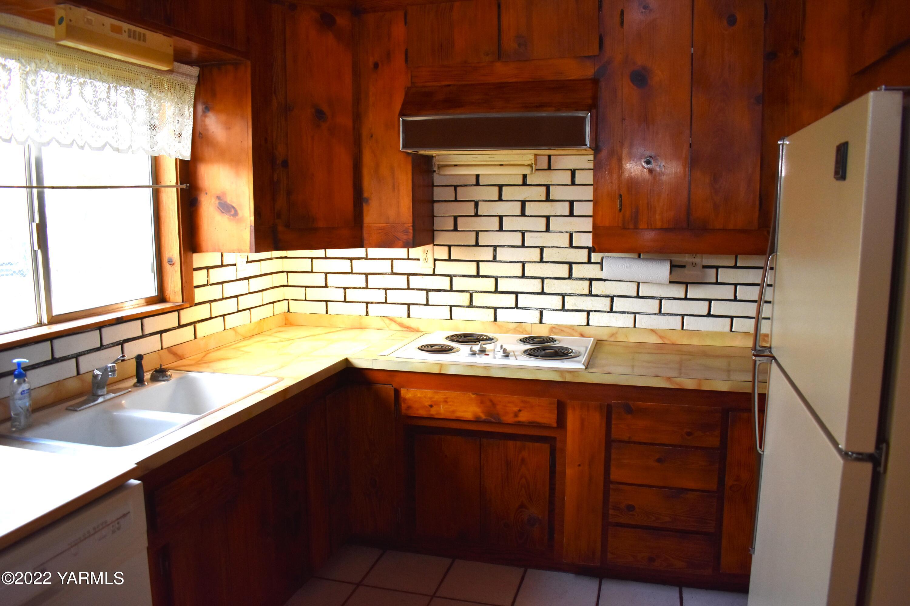 6902 Postma Road Yakima, WA 98901 - Photo 8 of 25 a kitchen with a sink and a large window