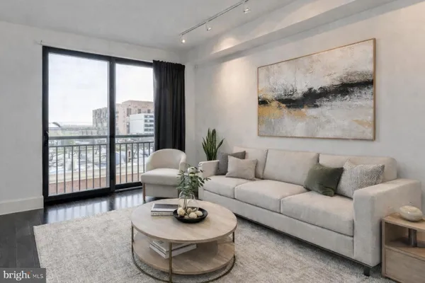 $2,449 | 1011 M Street Northwest, Unit 606, Washington, DC 20001