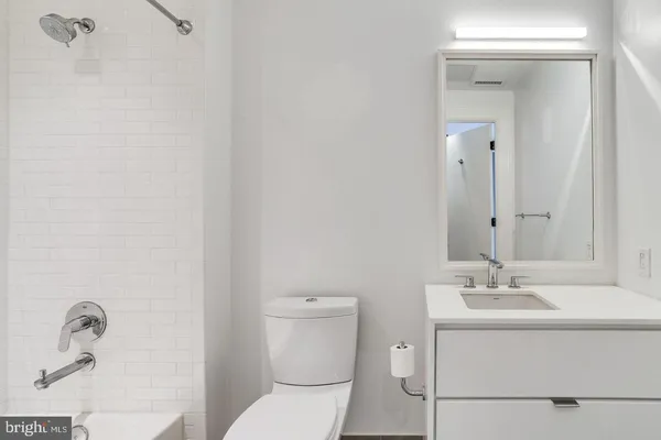 $2,449 | 1011 M Street Northwest, Unit 606, Washington, DC 20001