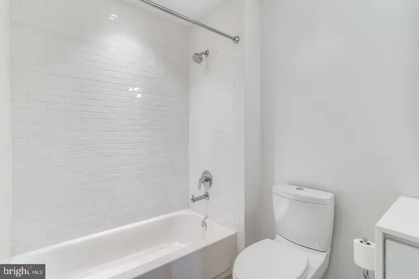 $2,449 | 1011 M Street Northwest, Unit 606, Washington, DC 20001