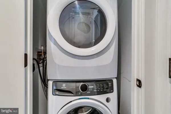 $2,449 | 1011 M Street Northwest, Unit 606, Washington, DC 20001