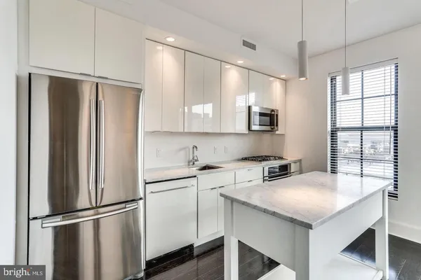 $2,449 | 1011 M Street Northwest, Unit 606, Washington, DC 20001