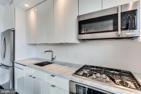 $2,449 | 1011 M Street Northwest, Unit 606, Washington, DC 20001