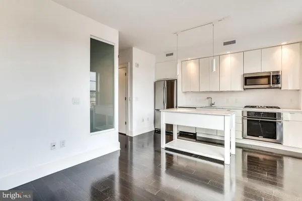 $2,449 | 1011 M Street Northwest, Unit 606, Washington, DC 20001