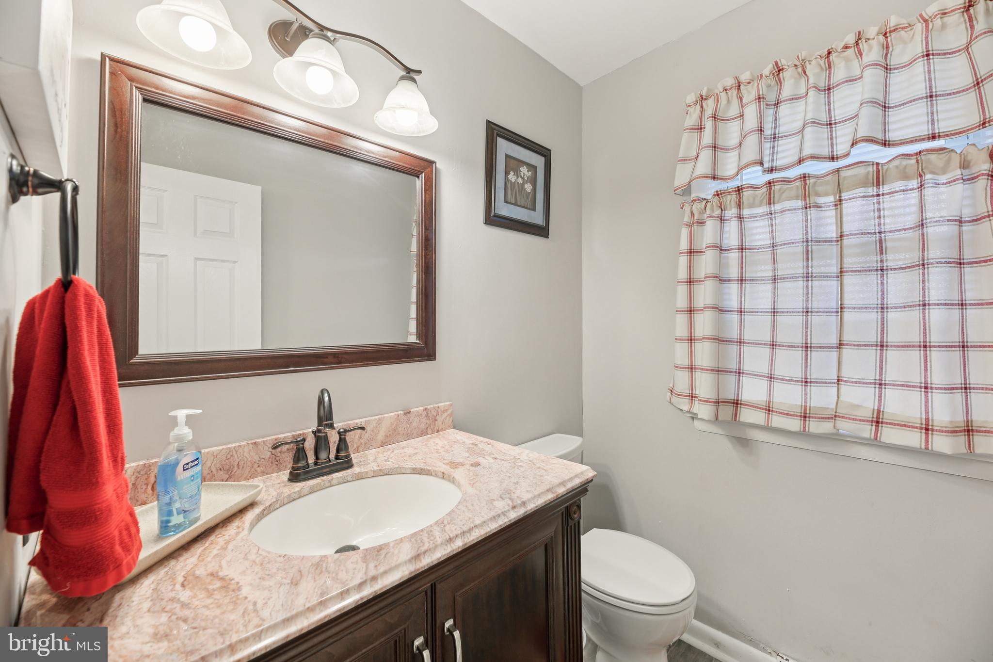 118 Old Orchard Road York, PA 17403 - Photo 14 of 39 Powder Room