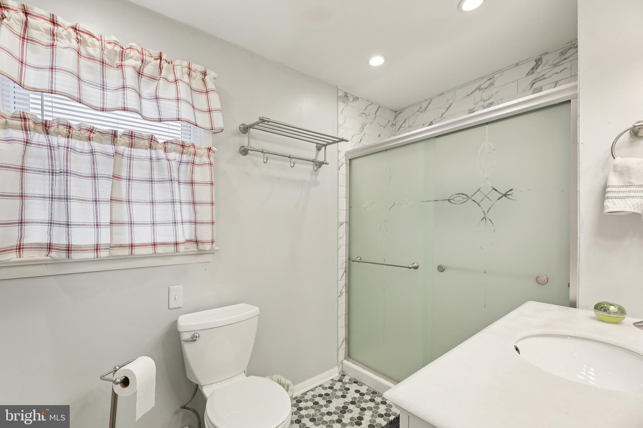 118 Old Orchard Road York, PA 17403 - Photo 22 of 39 Bathroom