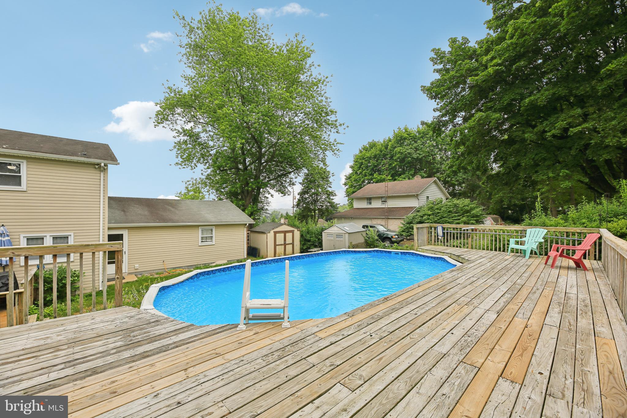 118 Old Orchard Road York, PA 17403 - Photo 36 of 39 Deck/Pool