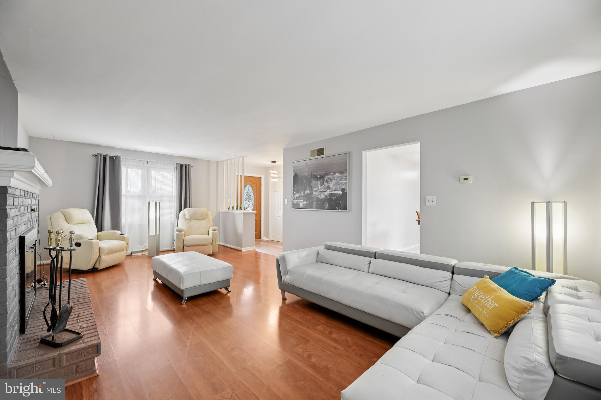 118 Old Orchard Road York, PA 17403 - Photo 6 of 39 Living Room