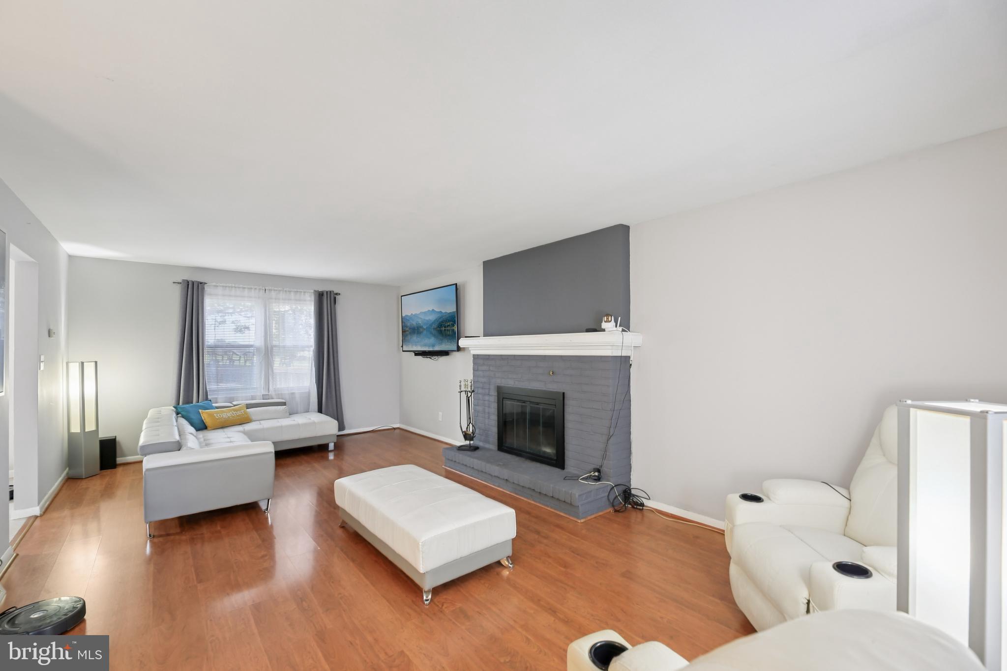 118 Old Orchard Road York, PA 17403 - Photo 7 of 39 Living Room