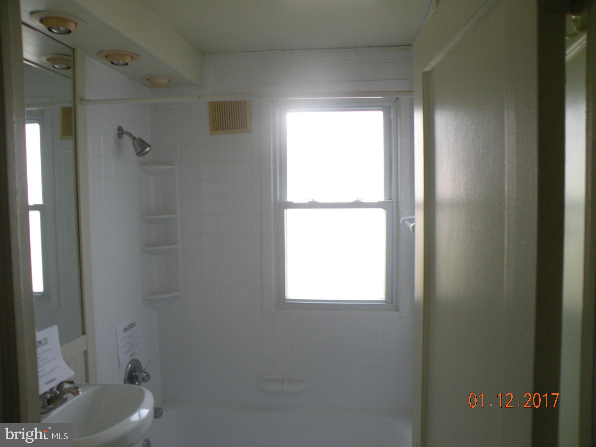8110 Cornwall Road Baltimore, MD 21222 - Photo 6 of 10 Bath