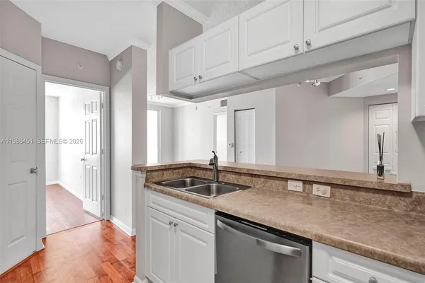 $2,900 | 17150 North Bay Road, Unit 2802, Sunny Isles Beach, FL 33160