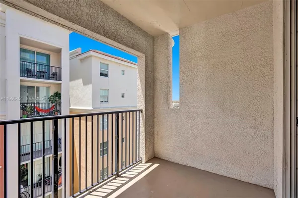 $2,900 | 17150 North Bay Road, Unit 2802, Sunny Isles Beach, FL 33160