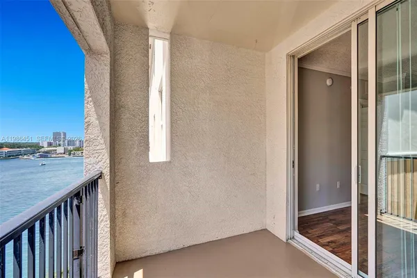 $2,900 | 17150 North Bay Road, Unit 2802, Sunny Isles Beach, FL 33160