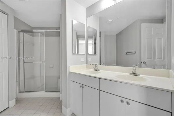 $2,900 | 17150 North Bay Road, Unit 2802, Sunny Isles Beach, FL 33160