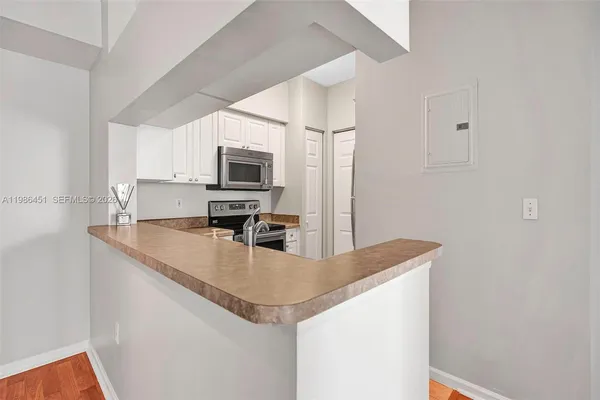 $2,900 | 17150 North Bay Road, Unit 2802, Sunny Isles Beach, FL 33160