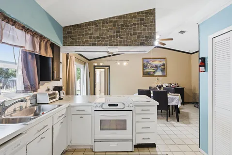 $368,000 | 1132 Southeast Clifton Lane, Port St. Lucie, FL 34983