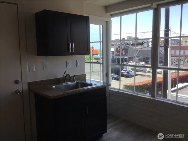 $1,025 | 2808 Hoyt Avenue, Unit 302, Everett, WA 98201