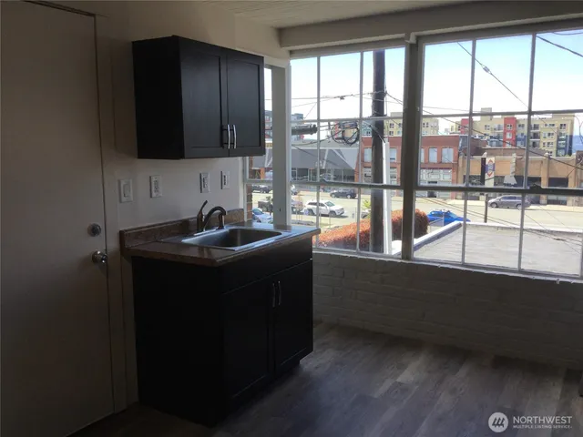 $1,025 | 2808 Hoyt Avenue, Unit 302, Everett, WA 98201