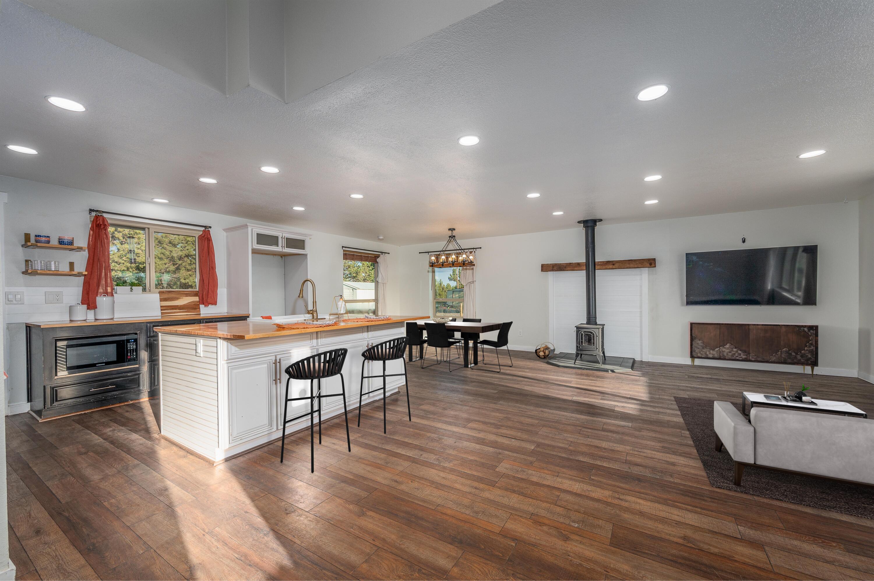 61391 Larsen Road Bend, OR 97702 - Photo 14 of 60 Virtual Stage Great Room