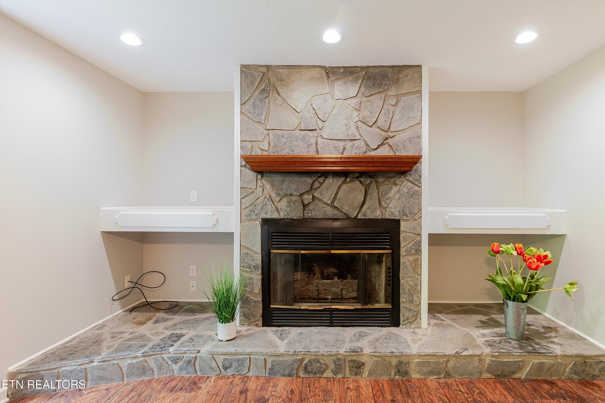 147 California Avenue Oak Ridge, TN 37830 - Photo 12 of 39 a room with fireplace and wooden floor