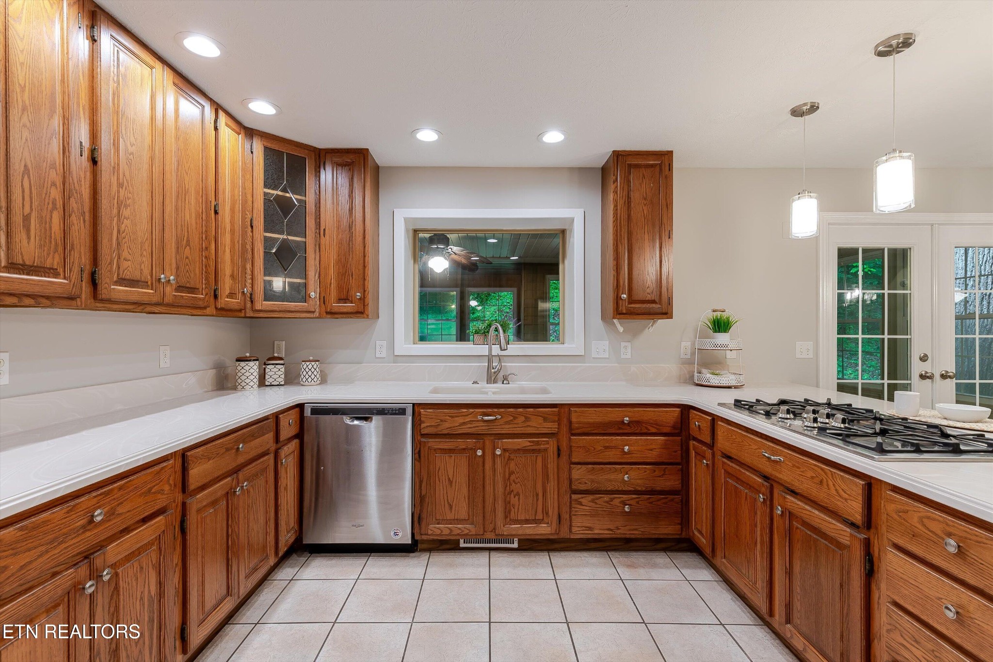 147 California Avenue Oak Ridge, TN 37830 - Photo 16 of 39 a kitchen with a sink stove and cabinets