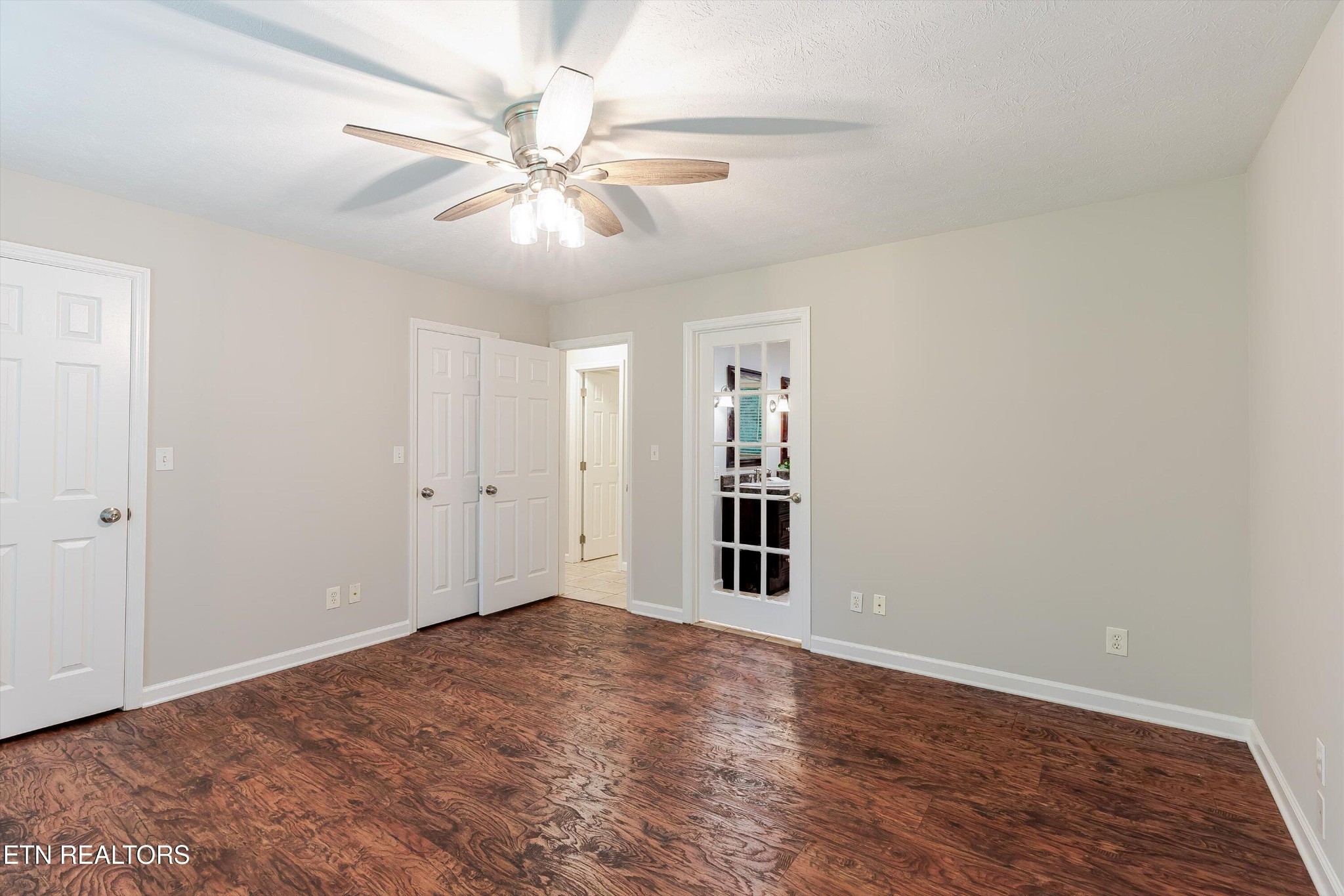 147 California Avenue Oak Ridge, TN 37830 - Photo 24 of 39 wooden floor in an empty room with a window