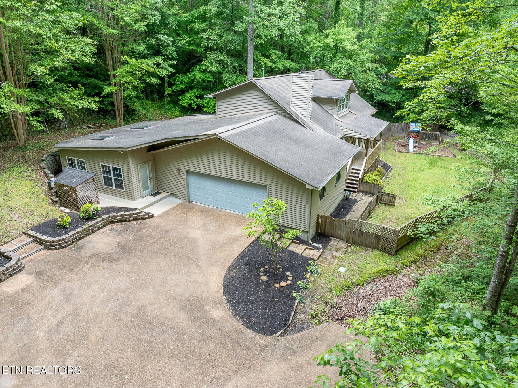 147 California Avenue Oak Ridge, TN 37830 - Photo 5 of 39 a view of a house with pool and garden