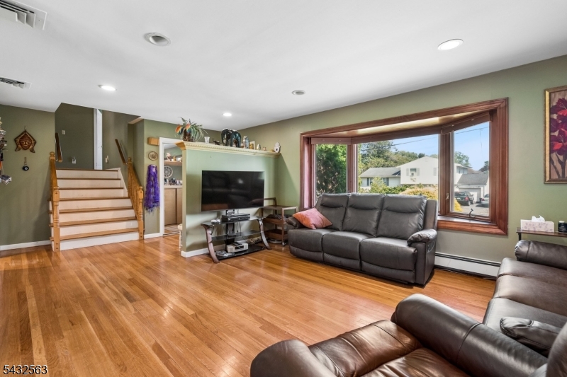112 Pitt Road Springfield, NJ 07081 - Photo 7 of 26